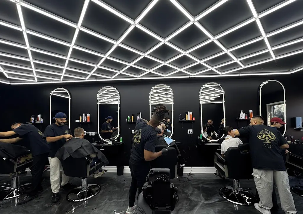 ACE | Barbershop/ Salon de barbier — Barber shop in Saint-Hubert